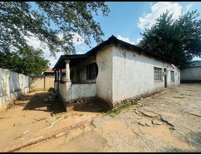 12 BEDROOM HOUSE FOR SALE IN GERMISTON STATION